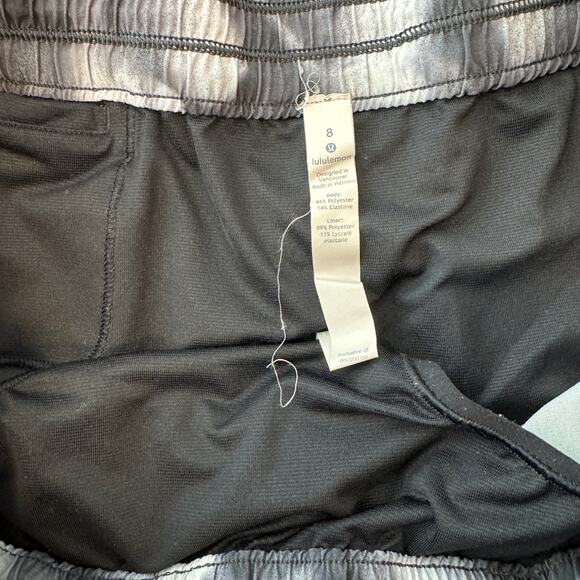 Lululemon Seek the Heat II Hotty Mini Athletic Running 2.5" Black White Shorts 8 - Picture 4 of 6